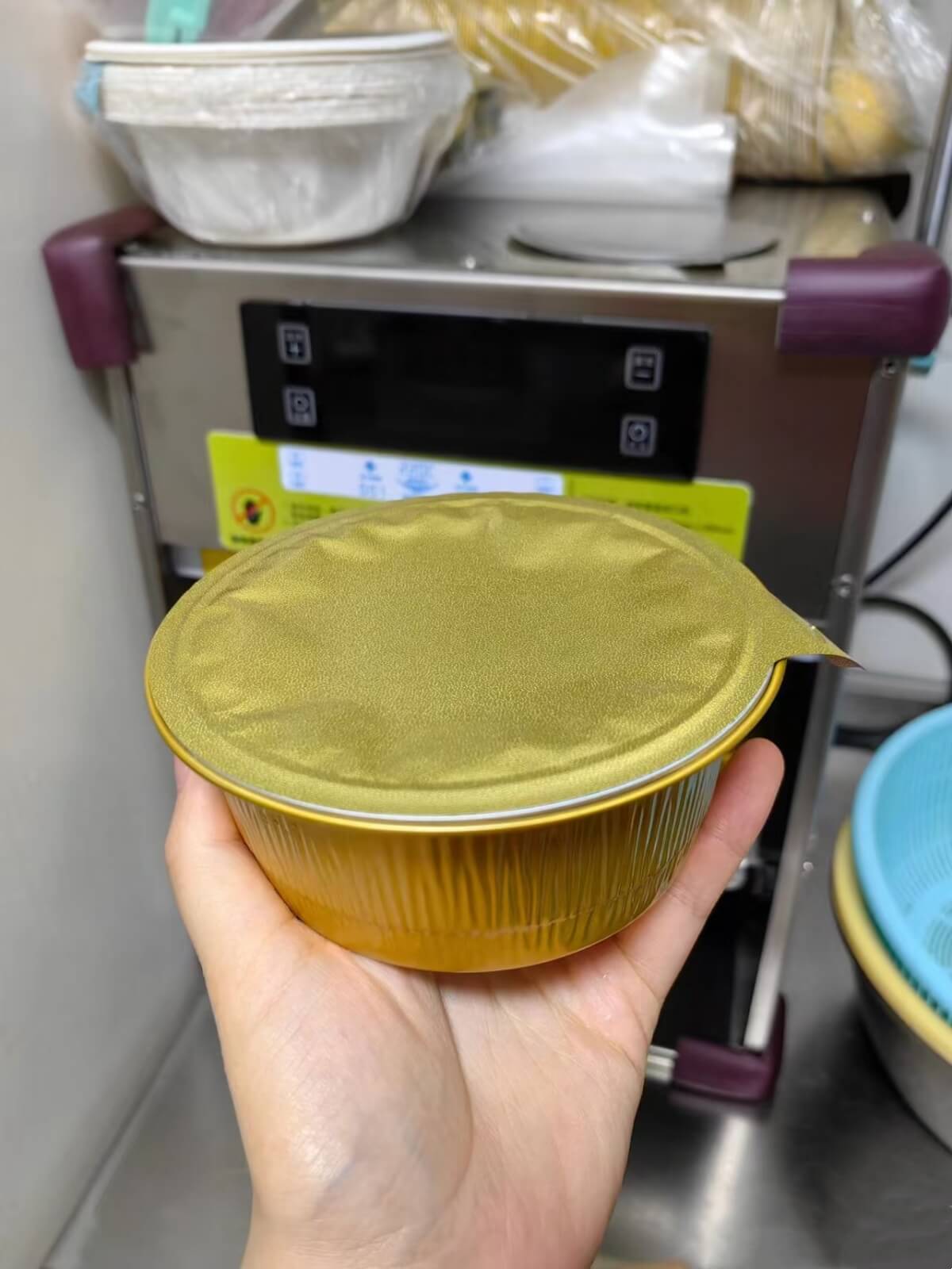 take-away-foil-containers-with-lids